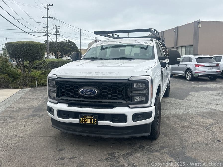 2023-ford-f250-stx-crew-cab-4x4-001-a3-1759755987149