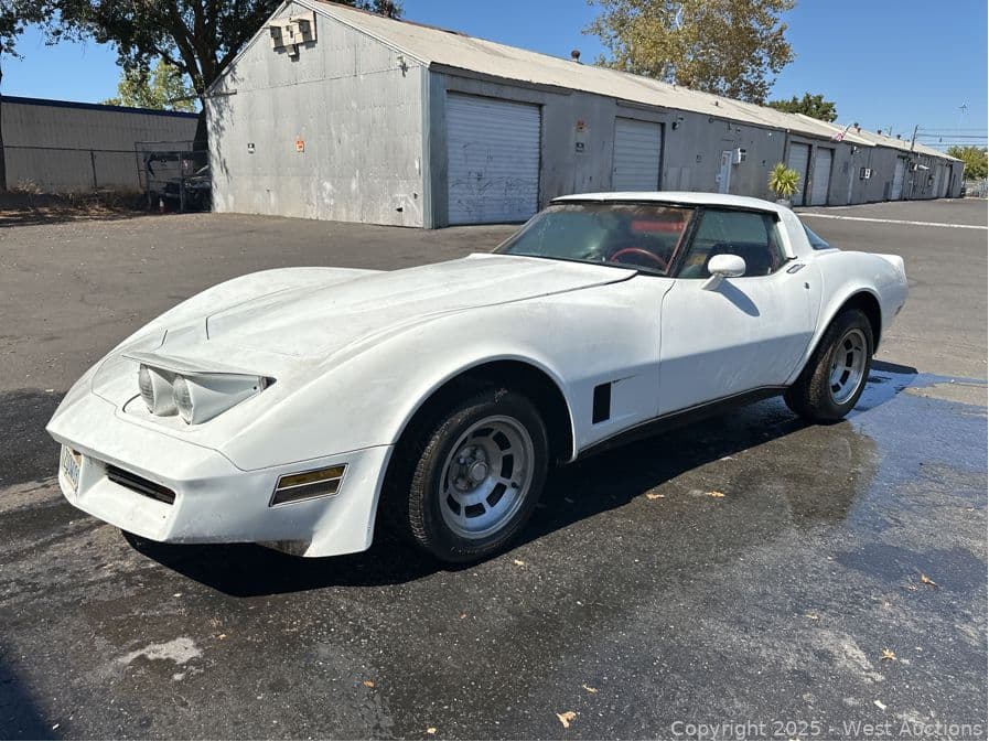 1970s-era-chevrolet-corvette-convertible-001-a3-1759934709361