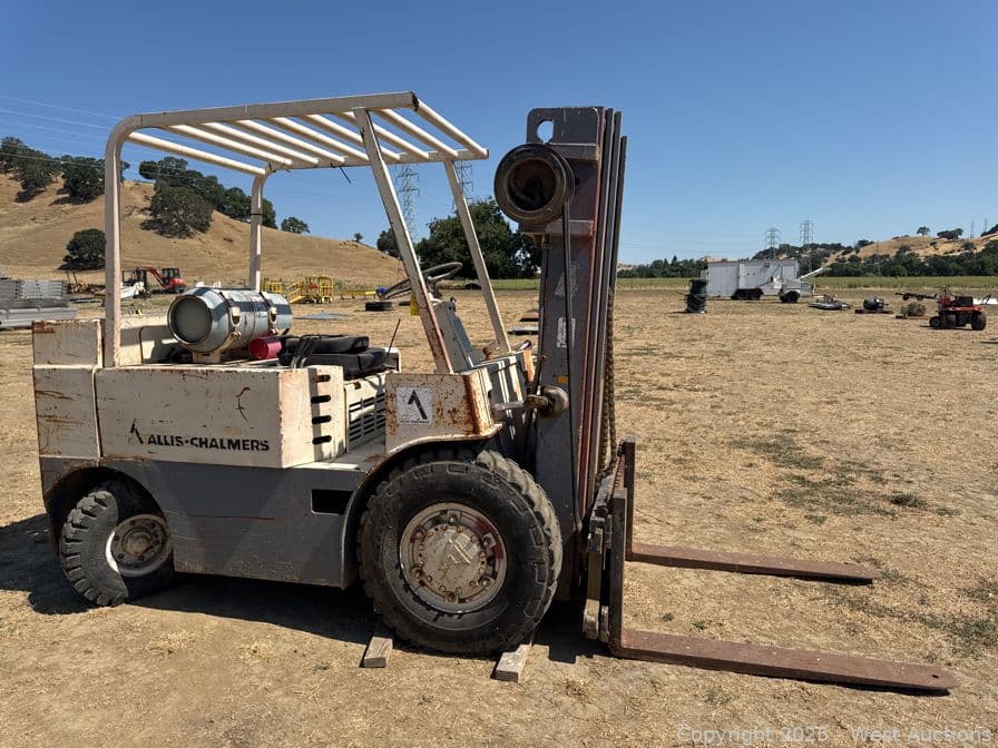 allis-chalmers-6k-capacity-propane-forklift-03328a