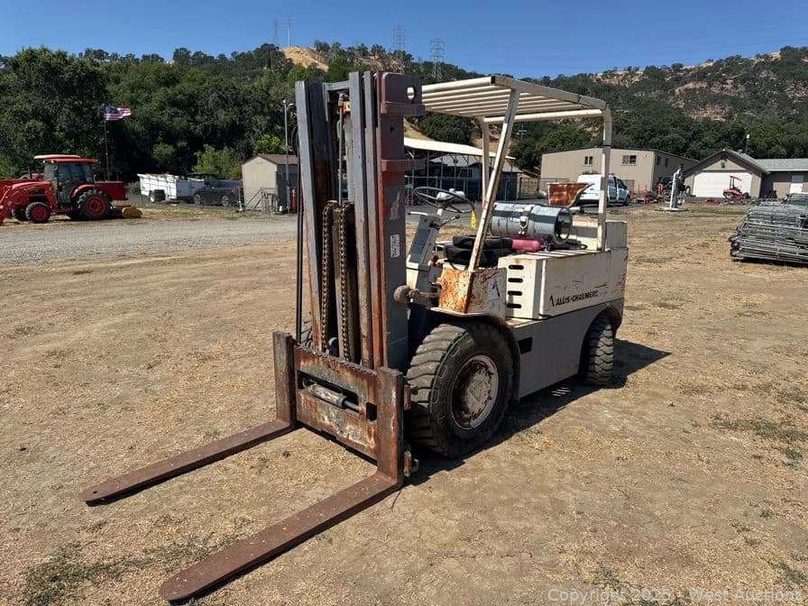allis-chalmers-6k-capacity-propane-forklift-0120f2